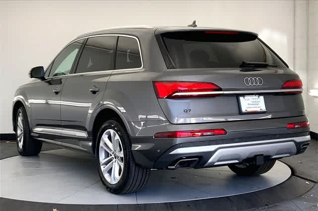 new 2025 Audi Q7 car, priced at $75,800