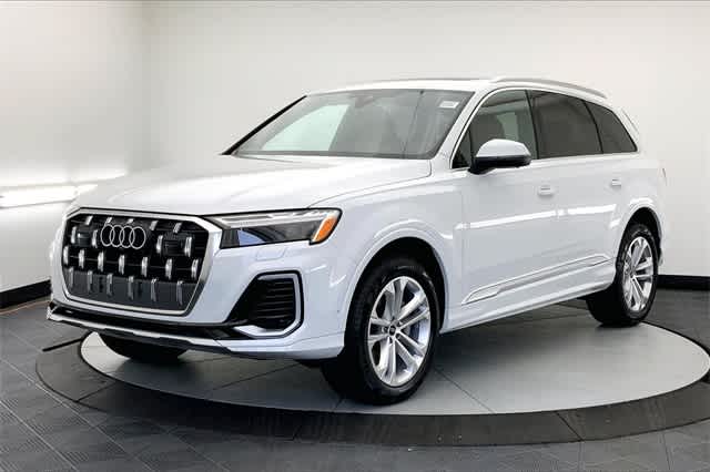 new 2025 Audi Q7 car, priced at $75,635