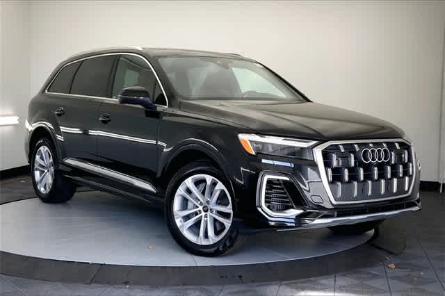 new 2025 Audi Q7 car, priced at $72,880