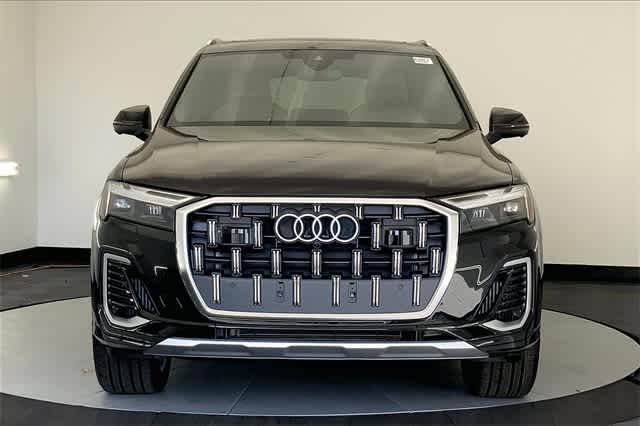 new 2025 Audi Q7 car, priced at $72,880