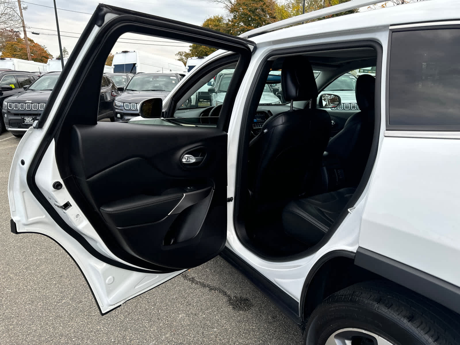 used 2021 Jeep Cherokee car, priced at $24,400