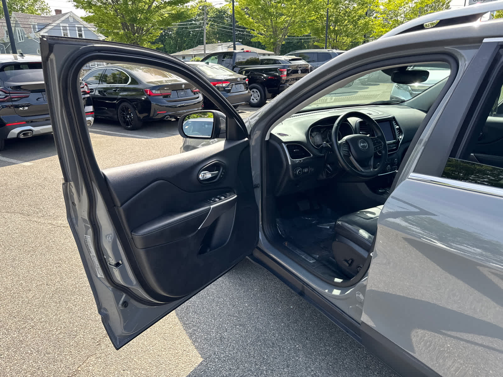 used 2021 Jeep Cherokee car, priced at $24,984