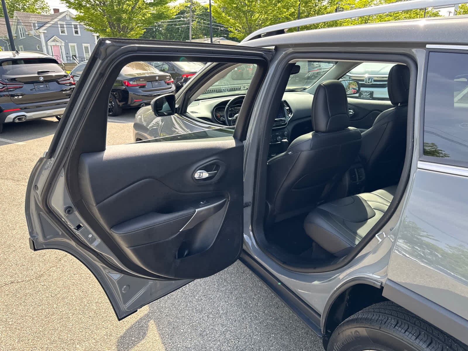 used 2021 Jeep Cherokee car, priced at $24,984