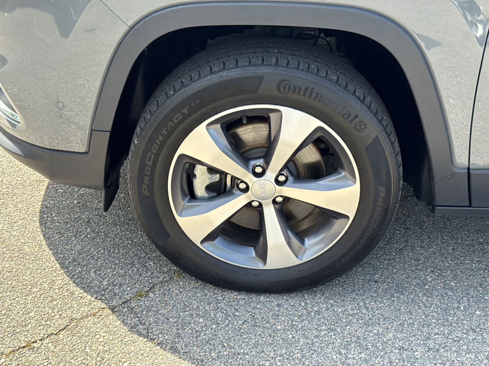 used 2021 Jeep Cherokee car, priced at $24,984