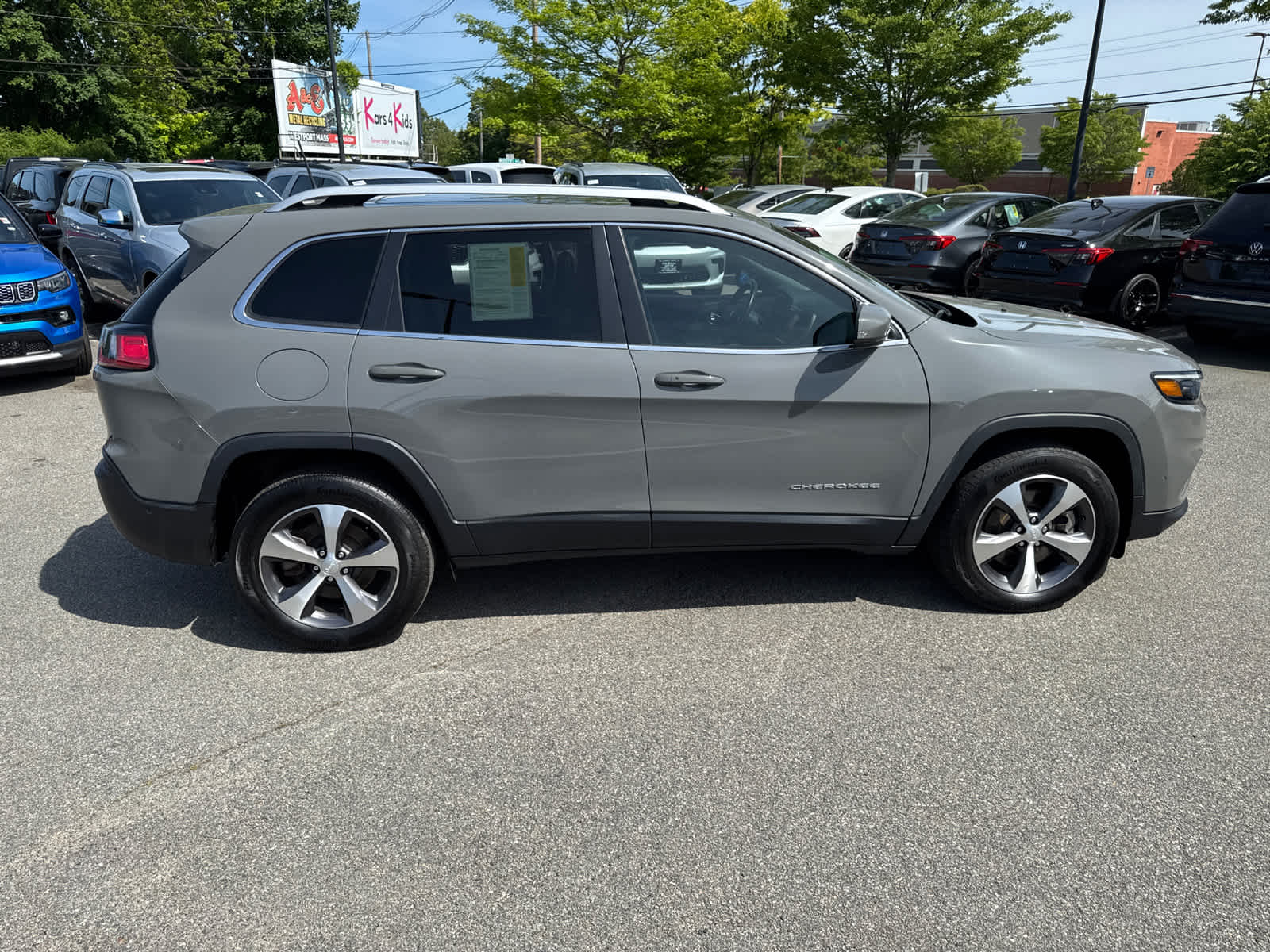 used 2021 Jeep Cherokee car, priced at $24,984
