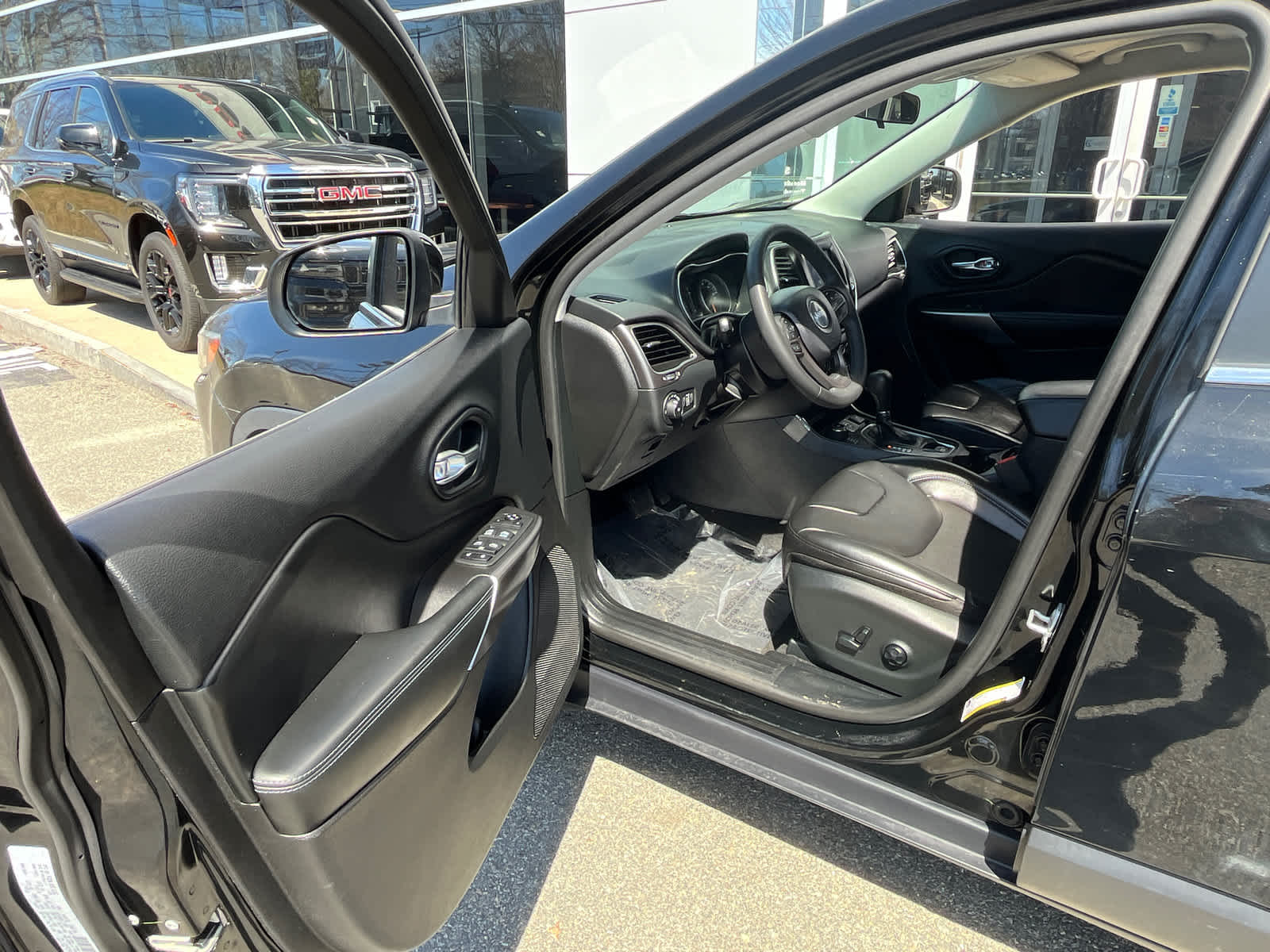 used 2020 Jeep Cherokee car, priced at $21,400