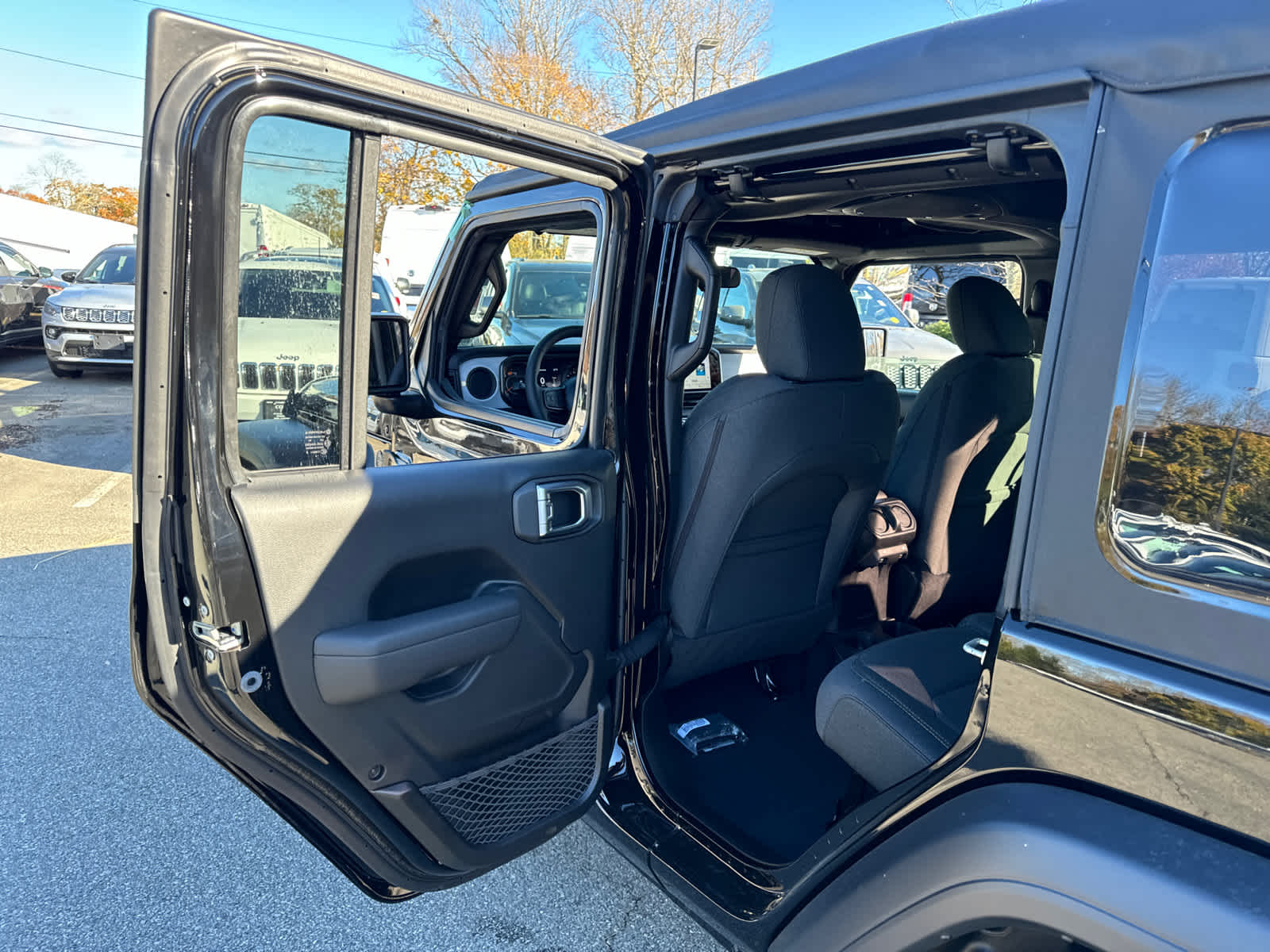 new 2025 Jeep Wrangler car, priced at $47,645