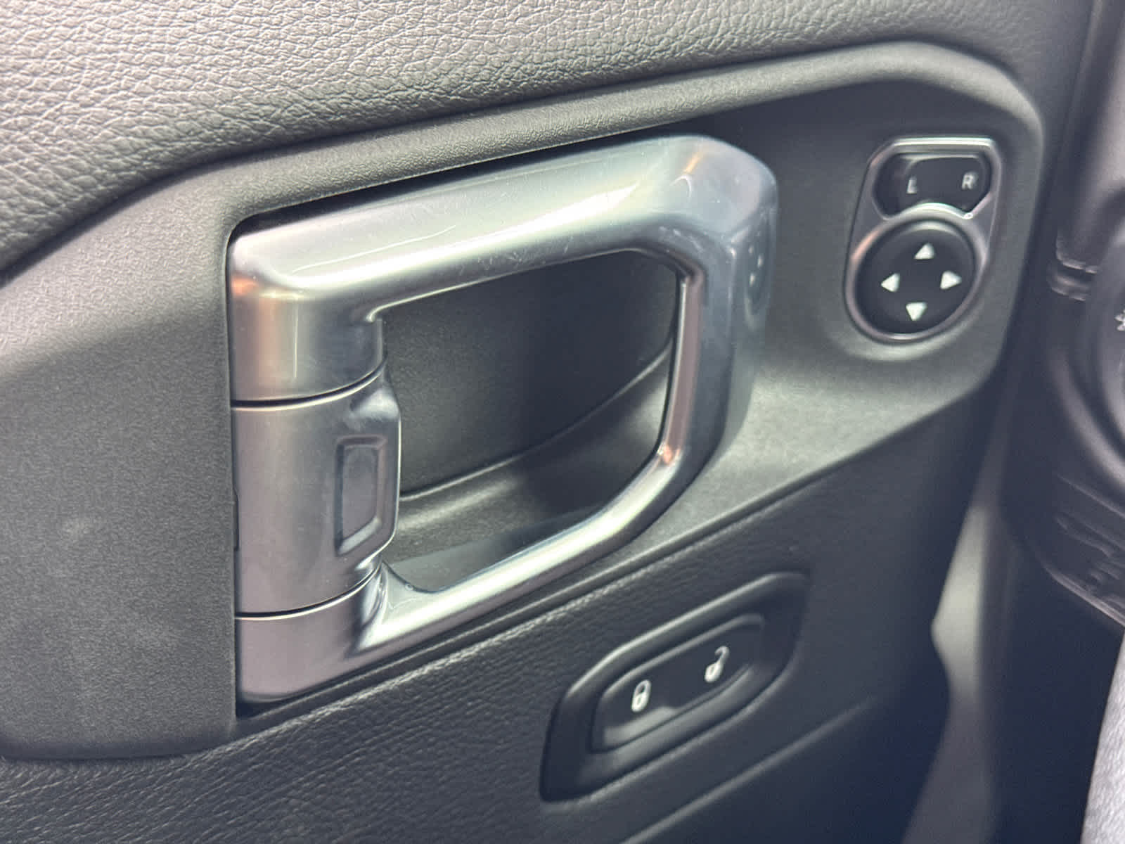 new 2025 Jeep Wrangler car, priced at $53,477