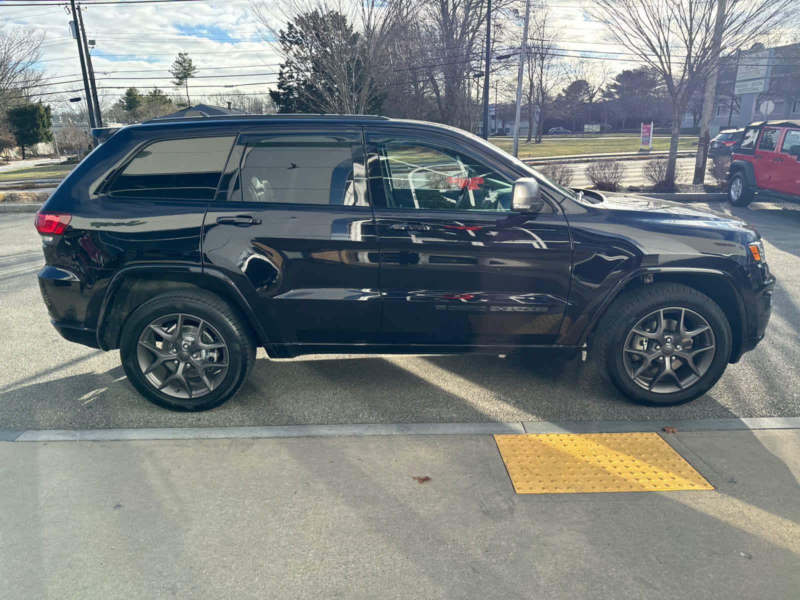 used 2021 Jeep Grand Cherokee car, priced at $29,900