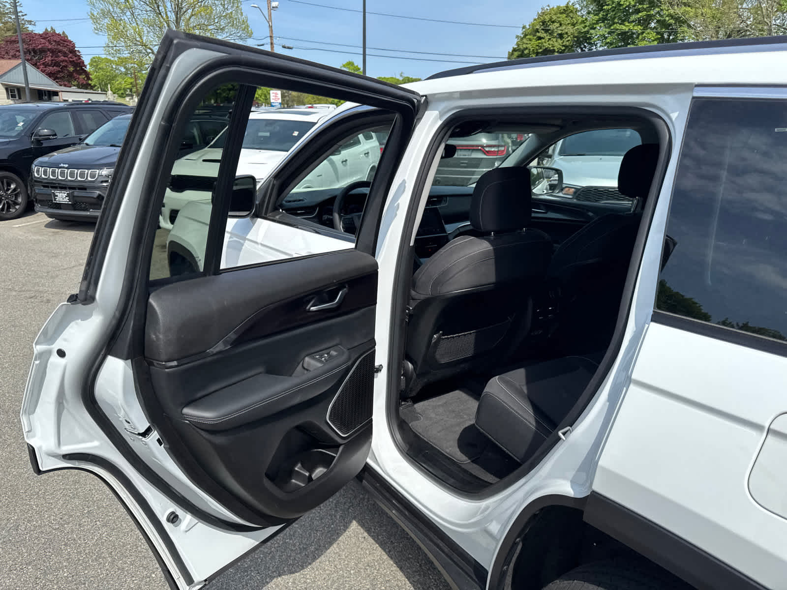 used 2022 Jeep Grand Cherokee car, priced at $31,505