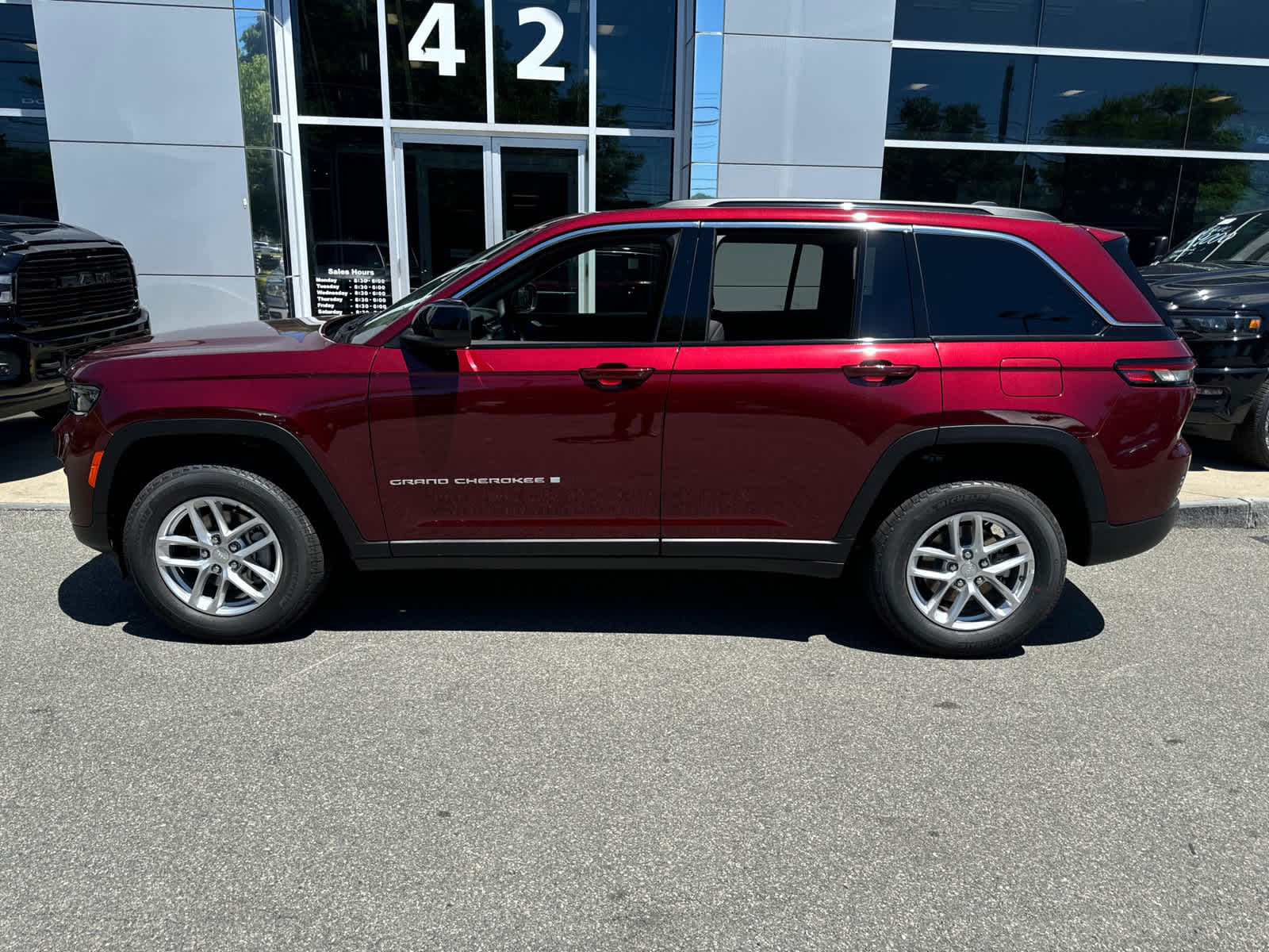 new 2024 Jeep Grand Cherokee car, priced at $36,119