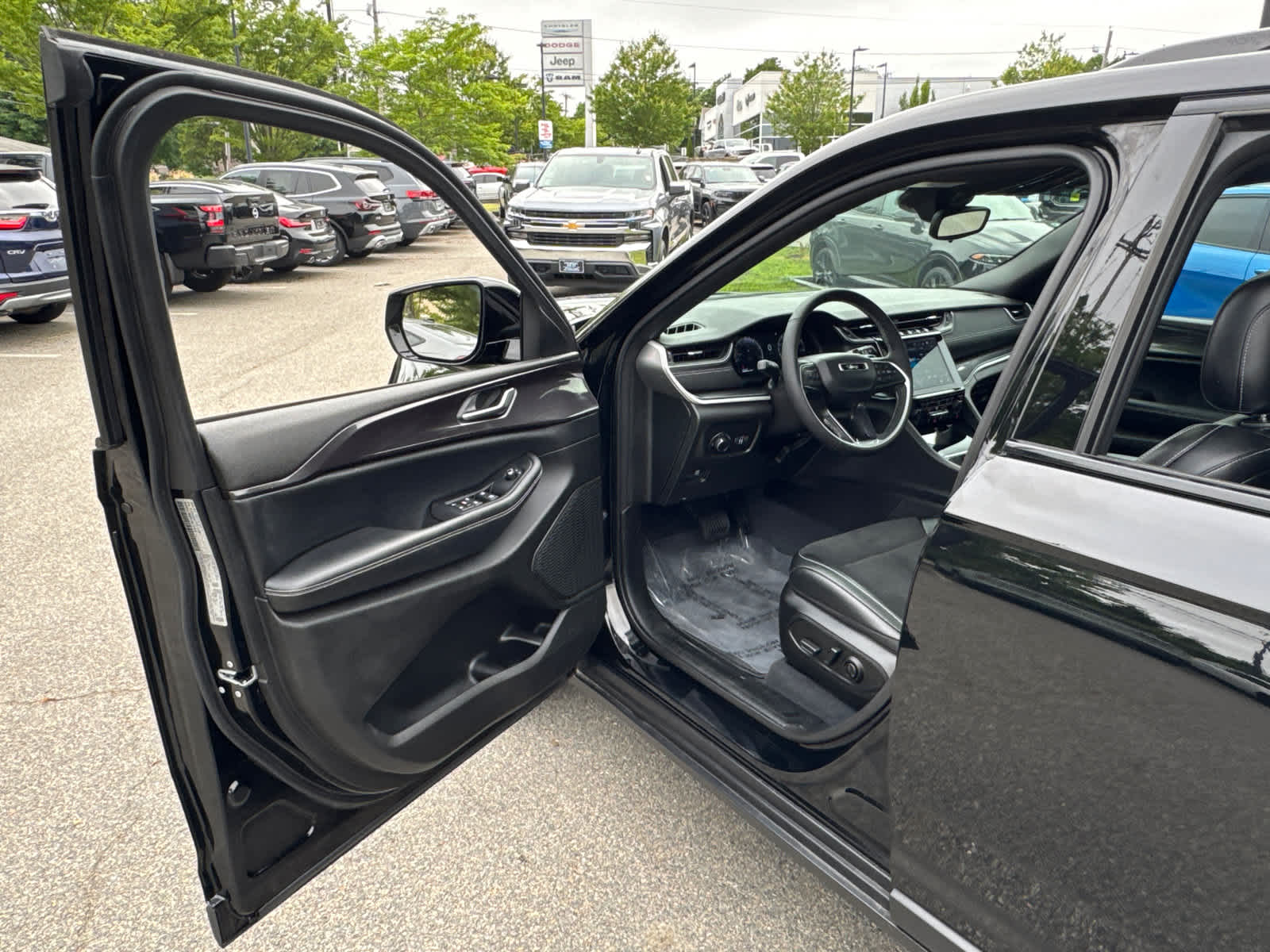 used 2023 Jeep Grand Cherokee car, priced at $36,100