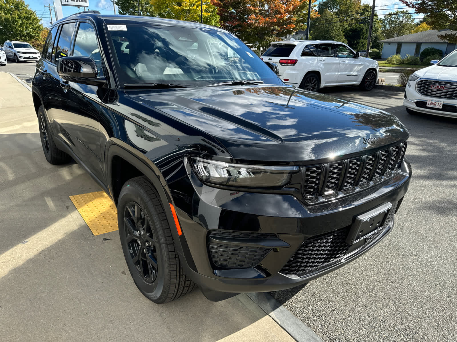 new 2024 Jeep Grand Cherokee car, priced at $39,557