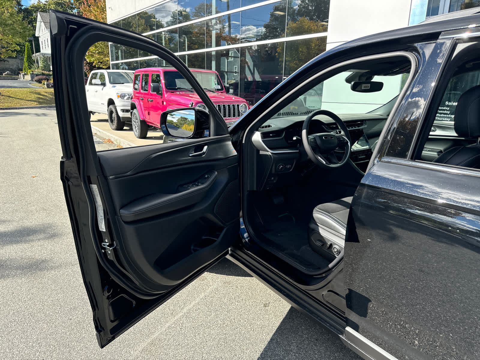 new 2024 Jeep Grand Cherokee car, priced at $39,557