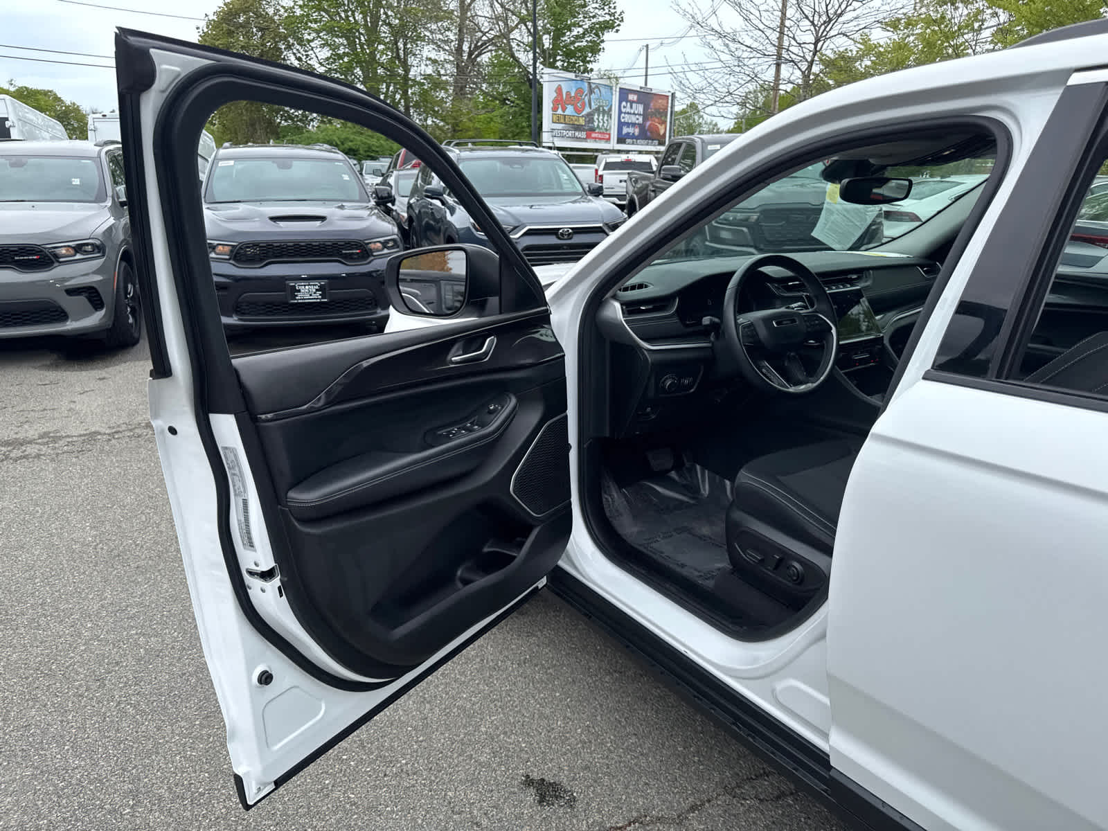 used 2022 Jeep Grand Cherokee car, priced at $28,667