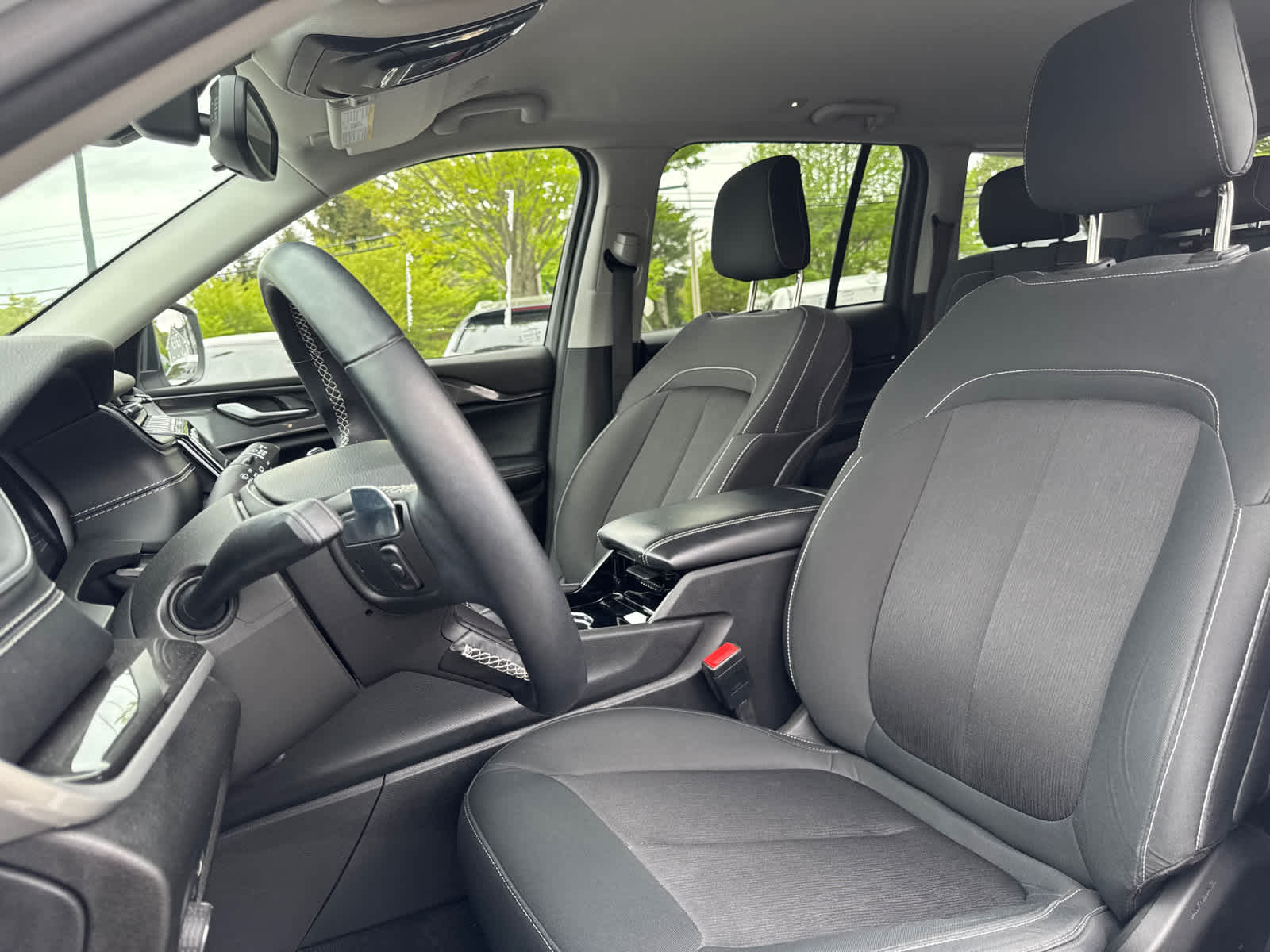 used 2022 Jeep Grand Cherokee car, priced at $28,667