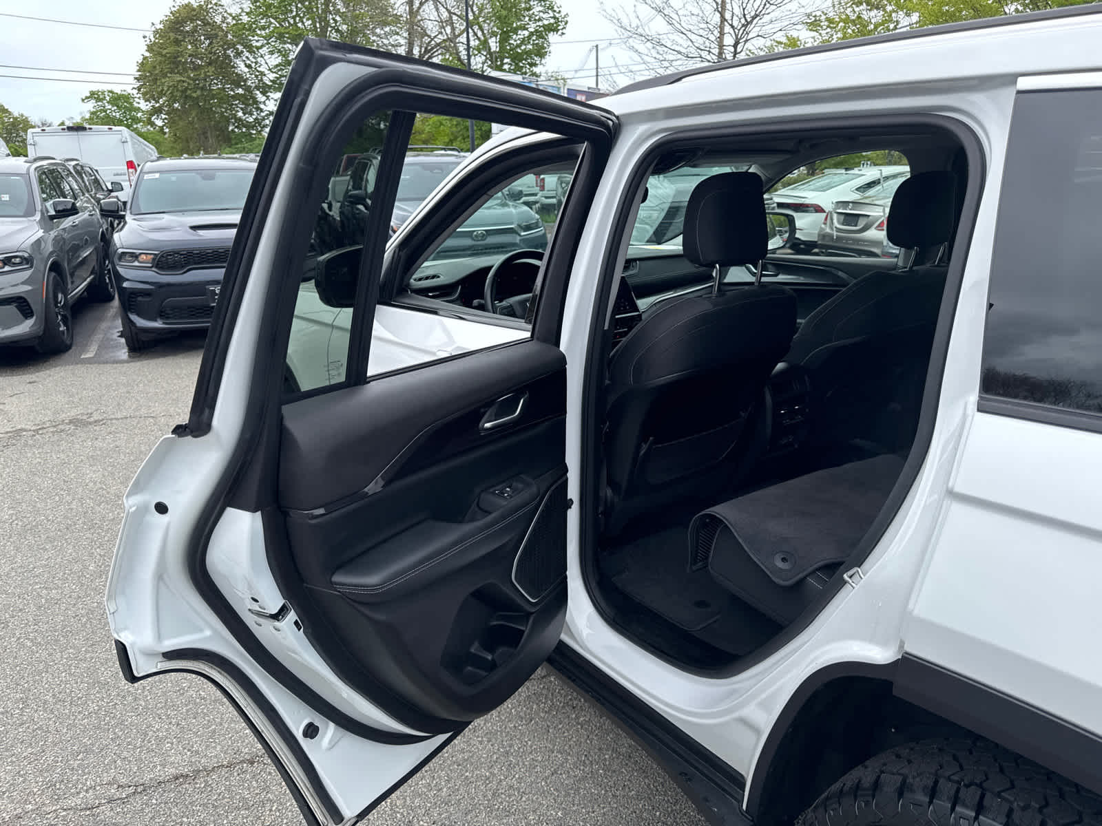 used 2022 Jeep Grand Cherokee car, priced at $28,667