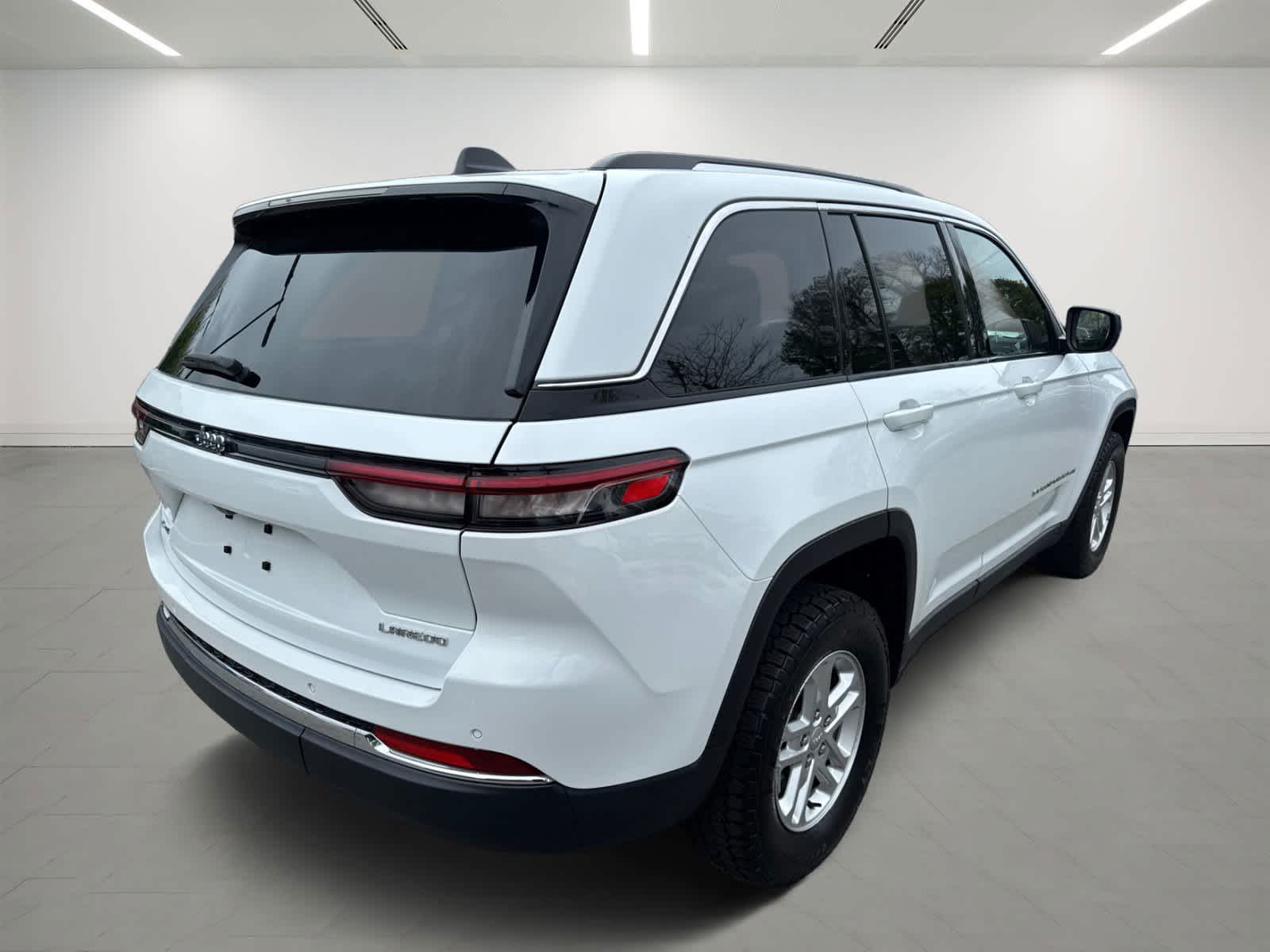 used 2022 Jeep Grand Cherokee car, priced at $28,667