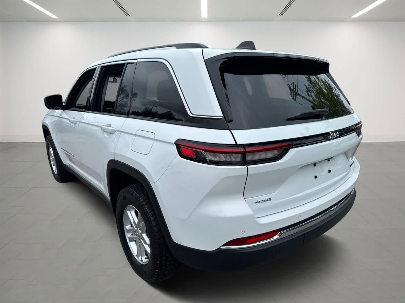 used 2022 Jeep Grand Cherokee car, priced at $28,667