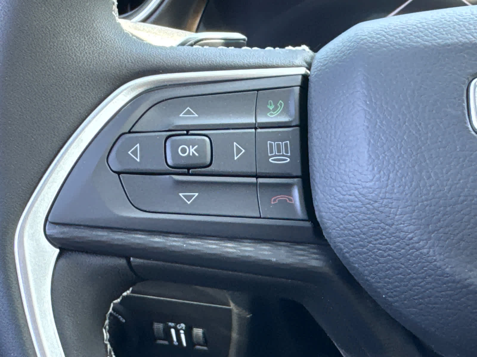 new 2025 Jeep Grand Cherokee car, priced at $36,404
