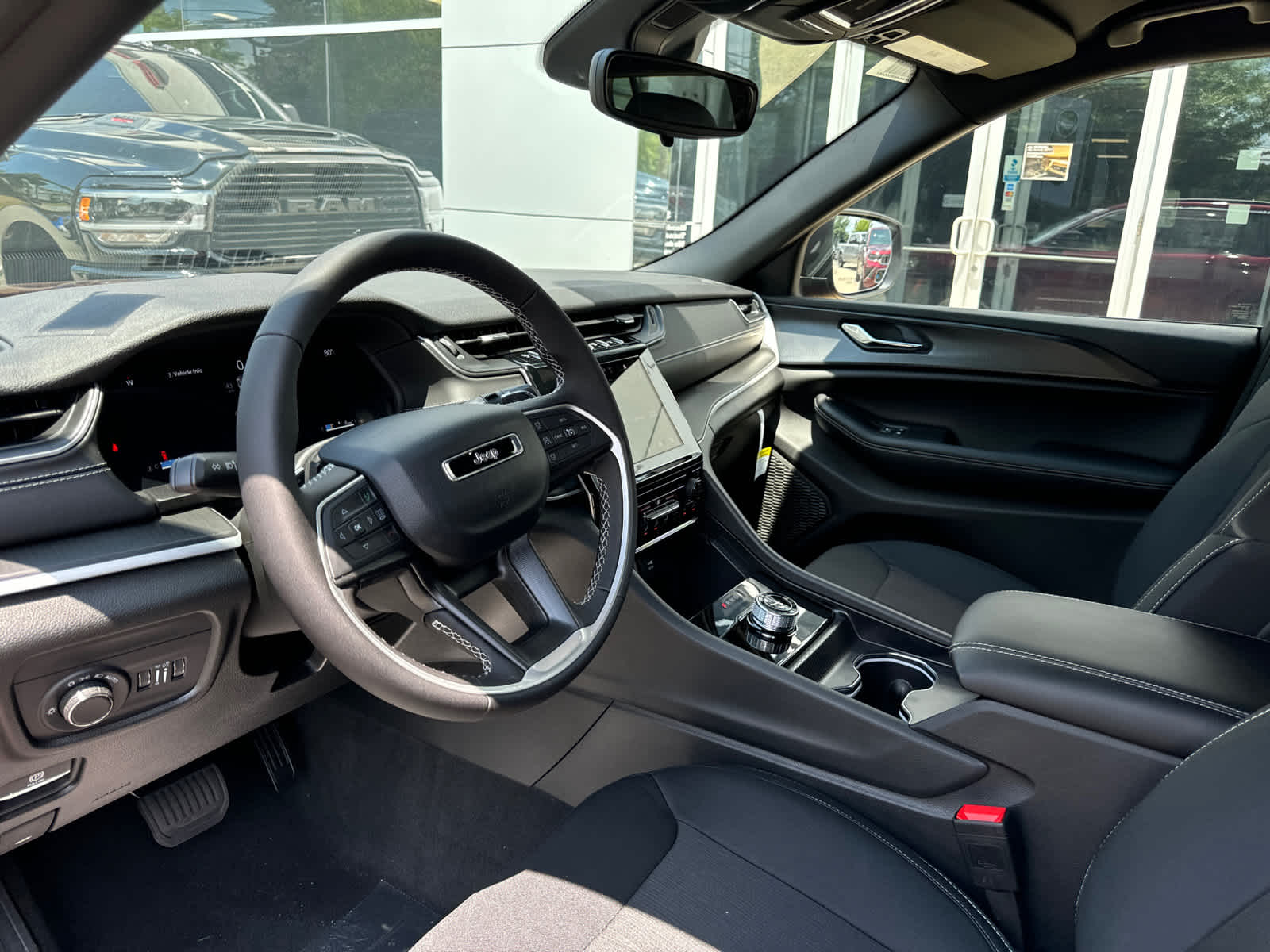 new 2024 Jeep Grand Cherokee car, priced at $34,913