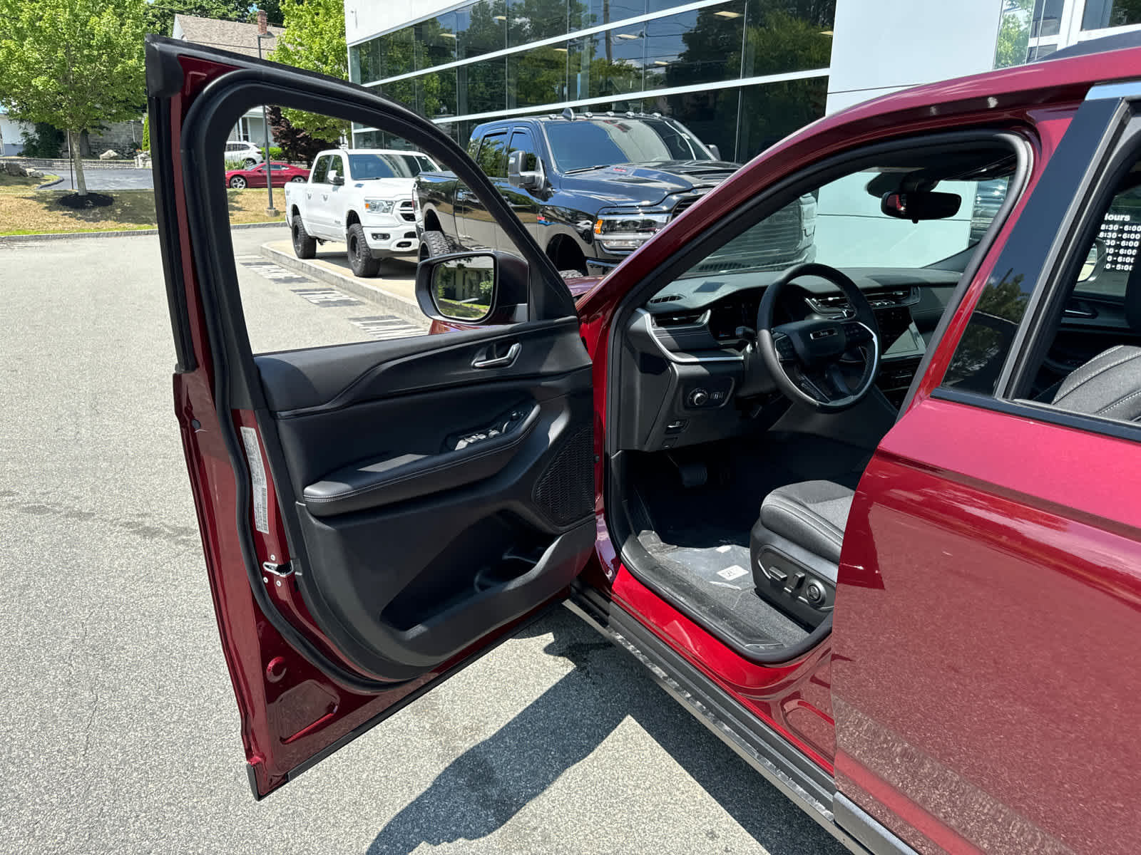 new 2024 Jeep Grand Cherokee car, priced at $34,913