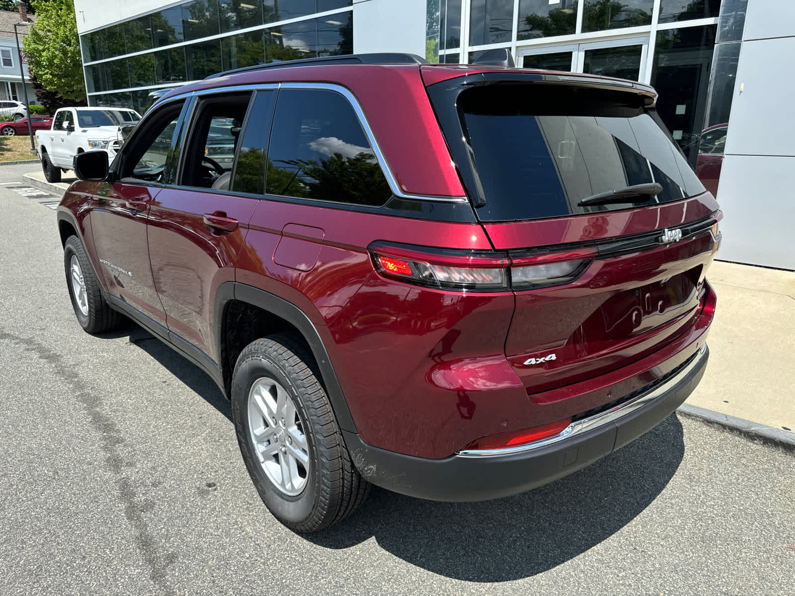 new 2024 Jeep Grand Cherokee car, priced at $34,913