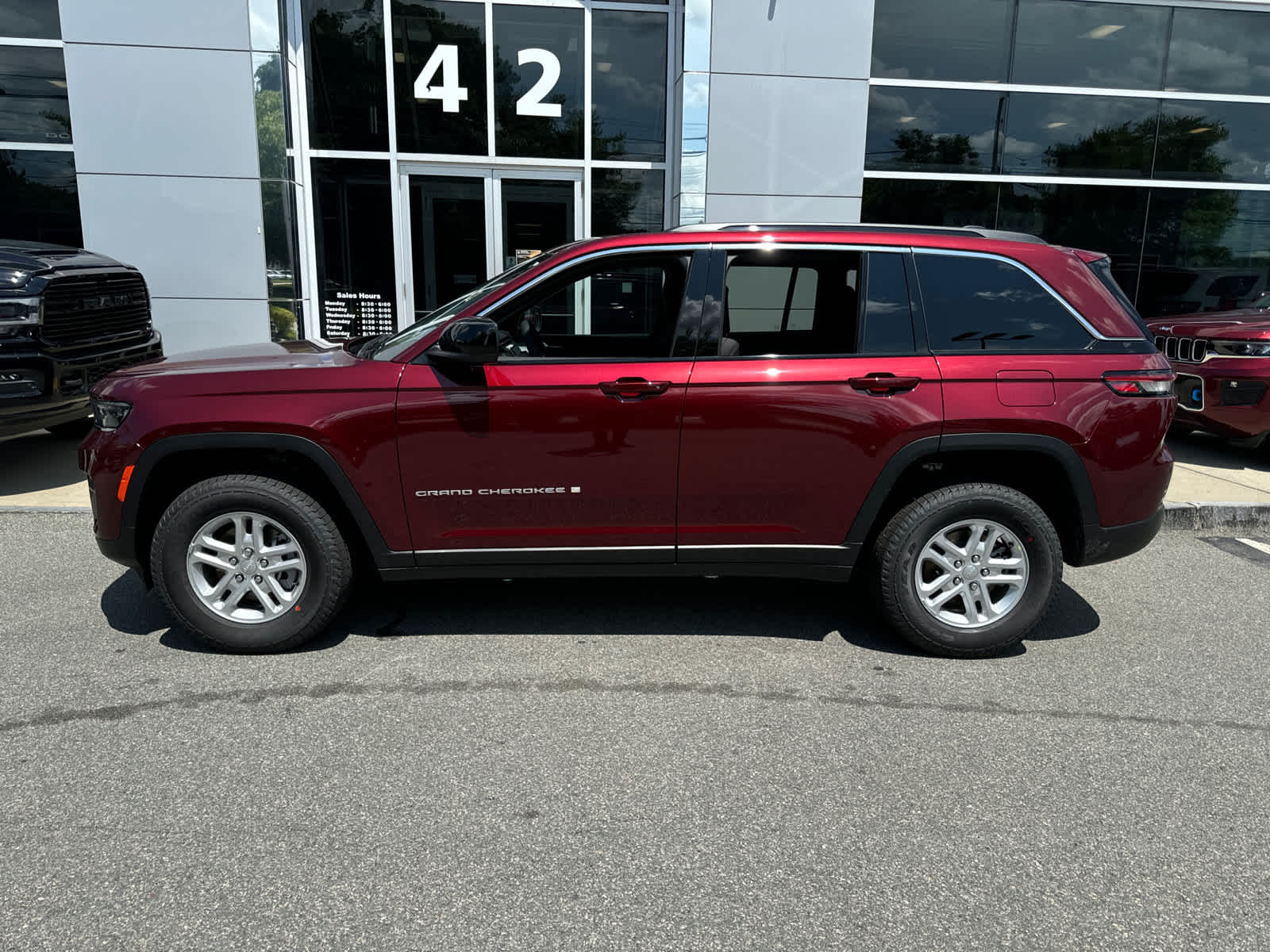 new 2024 Jeep Grand Cherokee car, priced at $34,913