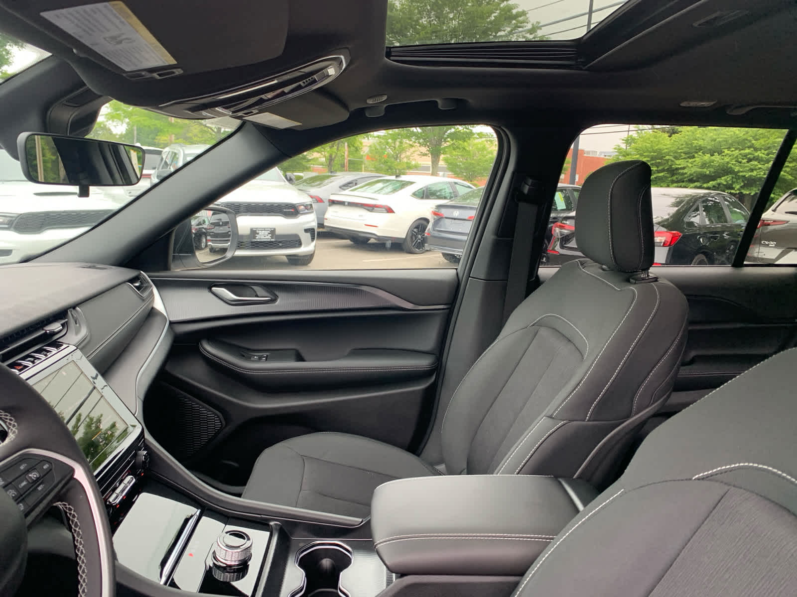 new 2025 Jeep Grand Cherokee car, priced at $35,751