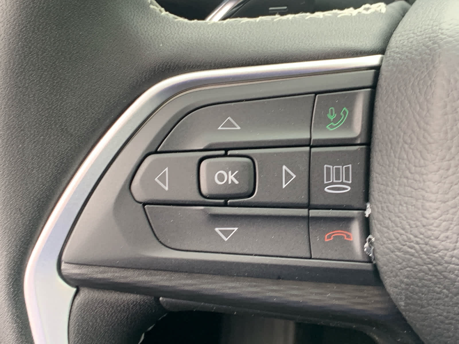 new 2025 Jeep Grand Cherokee car, priced at $35,751