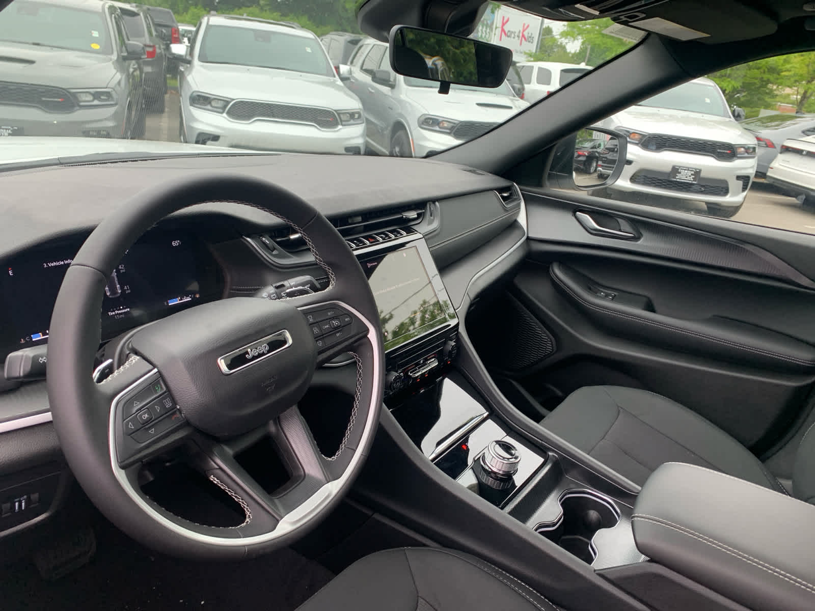 new 2025 Jeep Grand Cherokee car, priced at $35,751