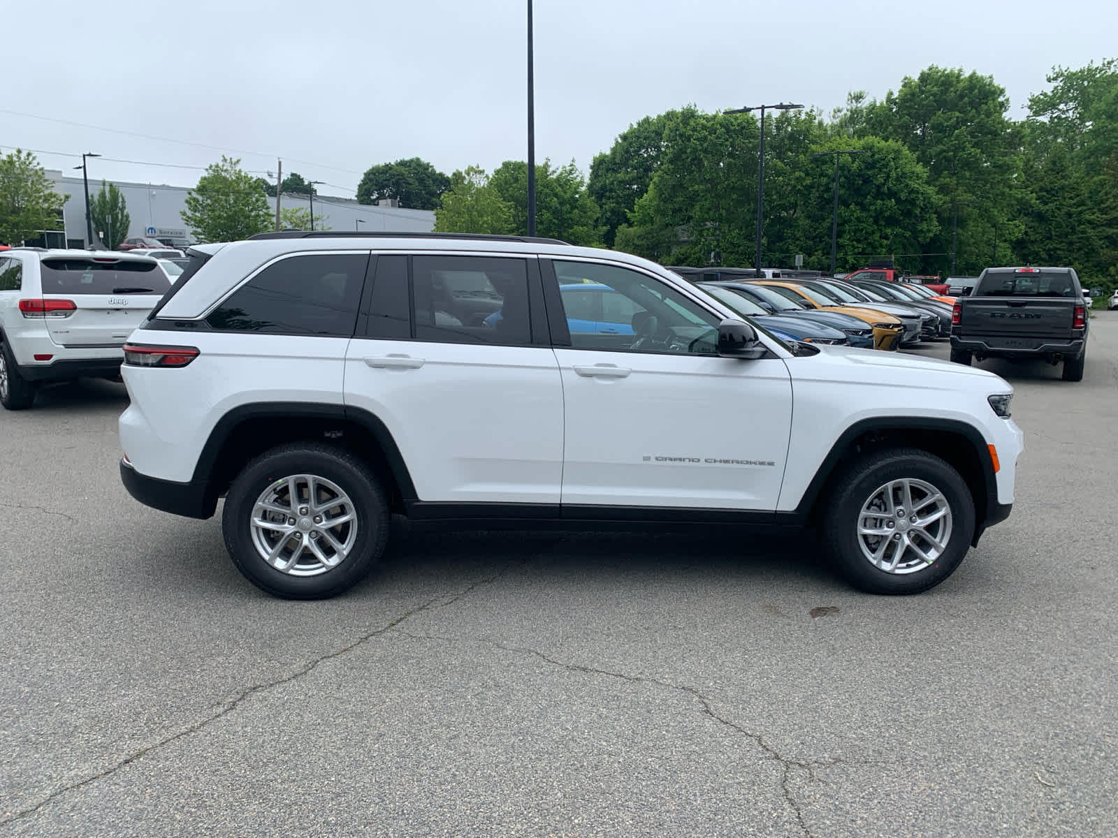 new 2025 Jeep Grand Cherokee car, priced at $35,751