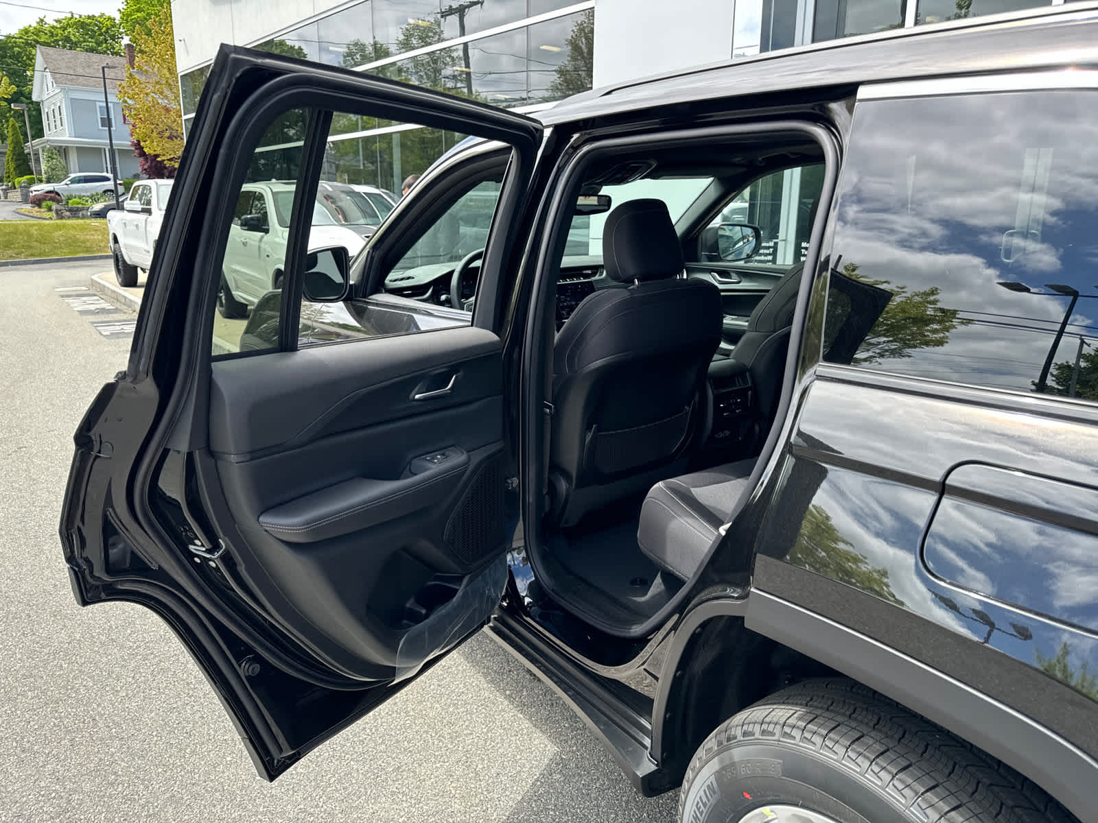 new 2024 Jeep Grand Cherokee car, priced at $36,087