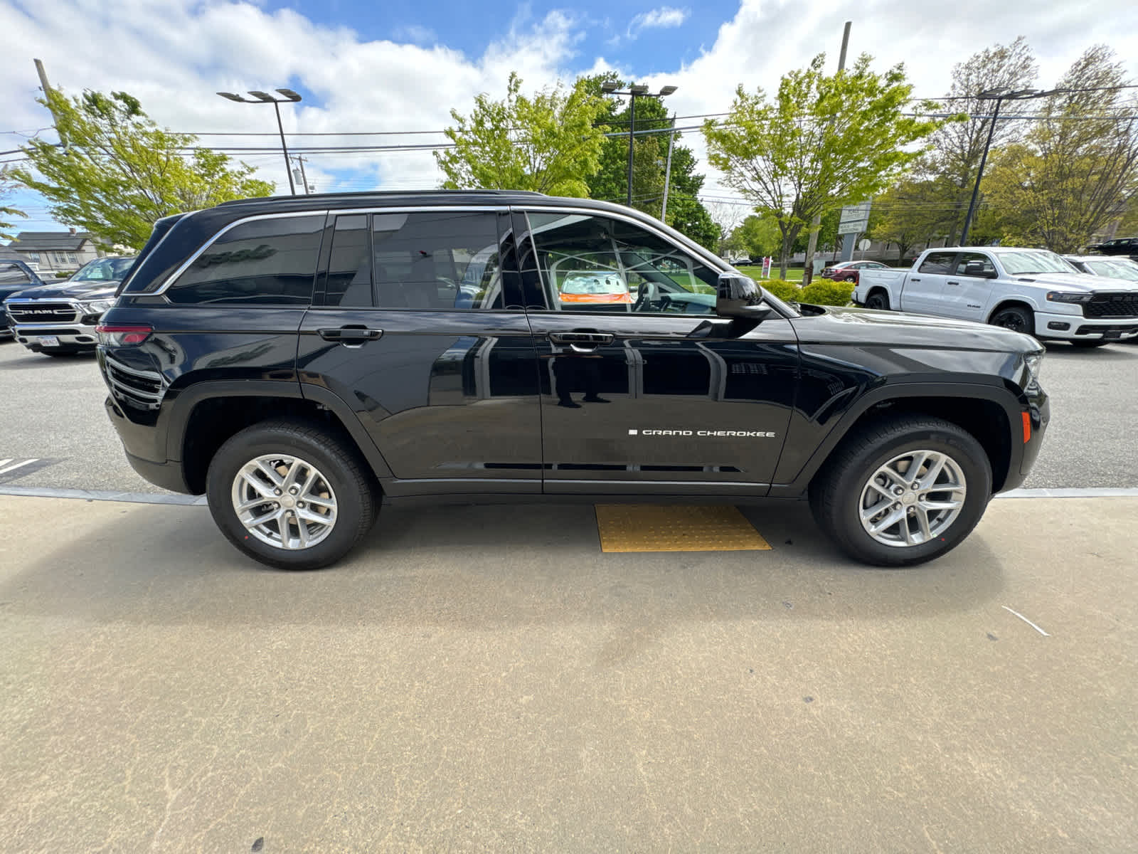 new 2024 Jeep Grand Cherokee car, priced at $36,087