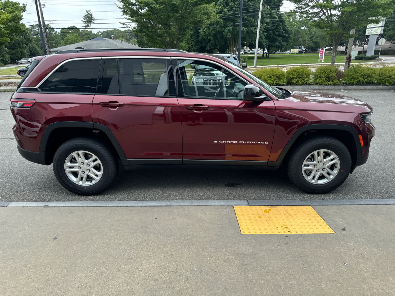 new 2024 Jeep Grand Cherokee car, priced at $36,593