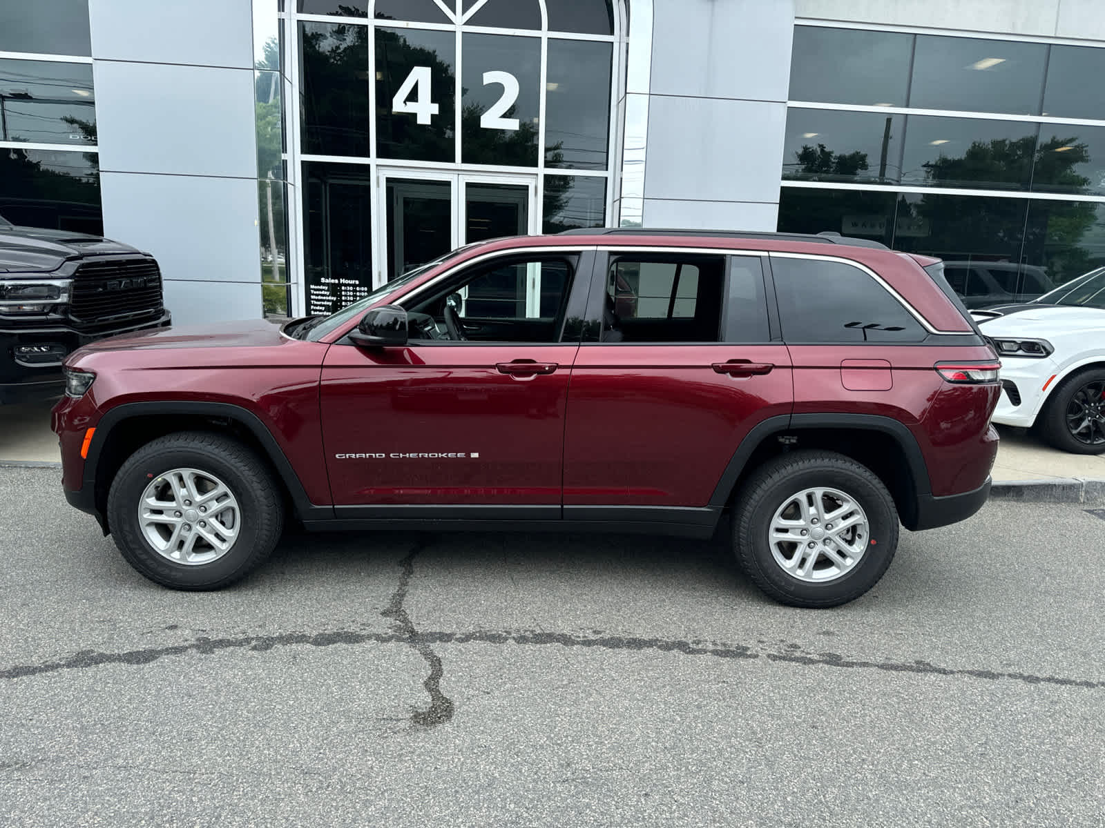 new 2024 Jeep Grand Cherokee car, priced at $36,593