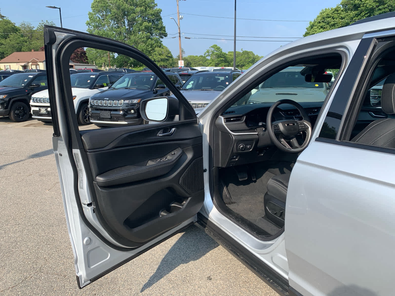 new 2025 Jeep Grand Cherokee car, priced at $36,440