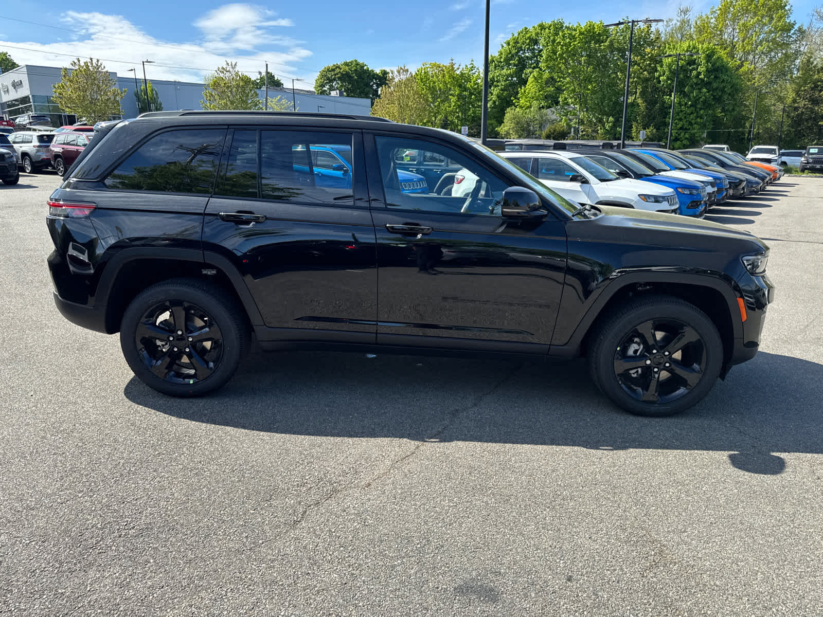 new 2025 Jeep Grand Cherokee car, priced at $40,063