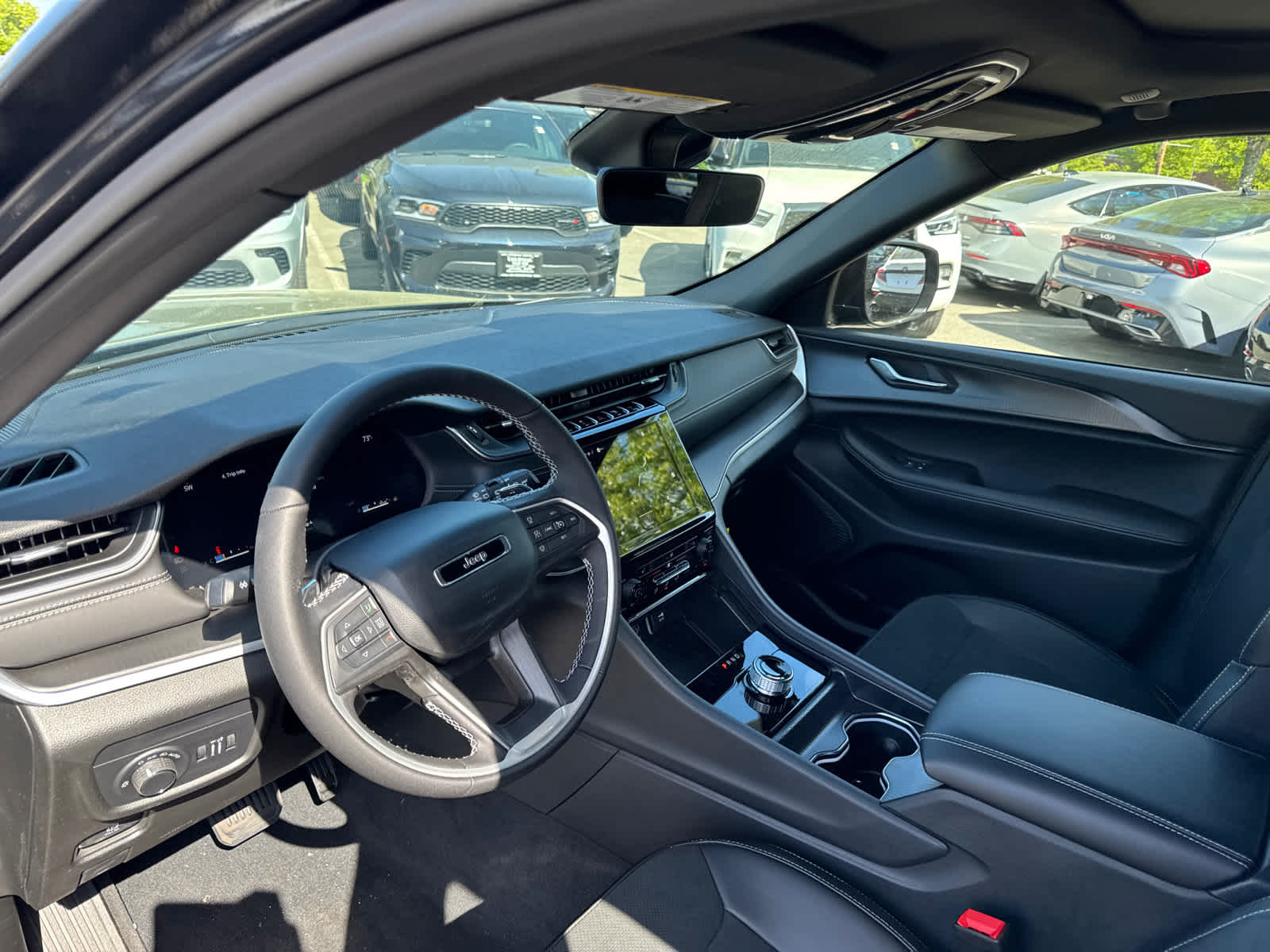 new 2025 Jeep Grand Cherokee car, priced at $40,063