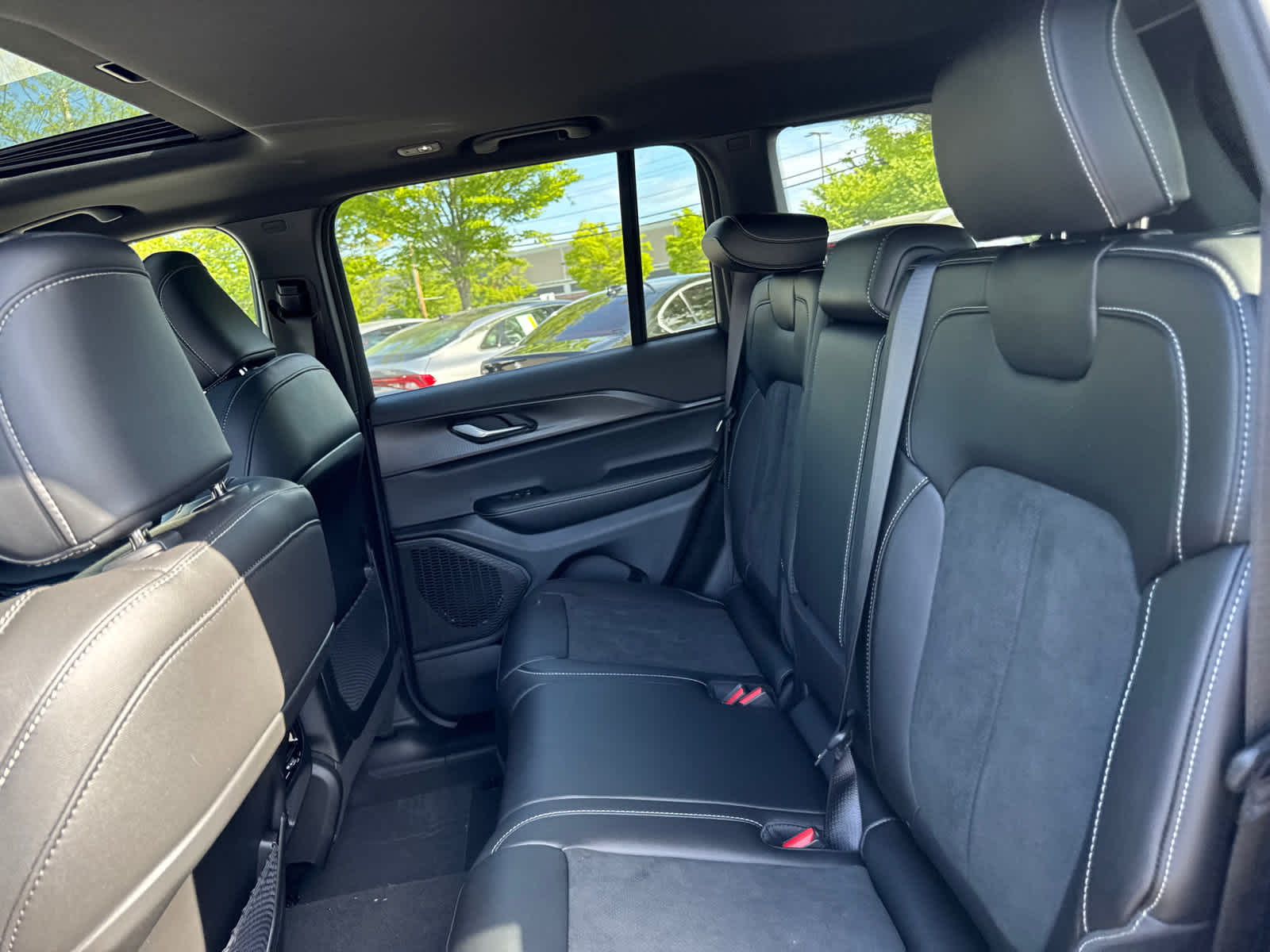 new 2025 Jeep Grand Cherokee car, priced at $40,063