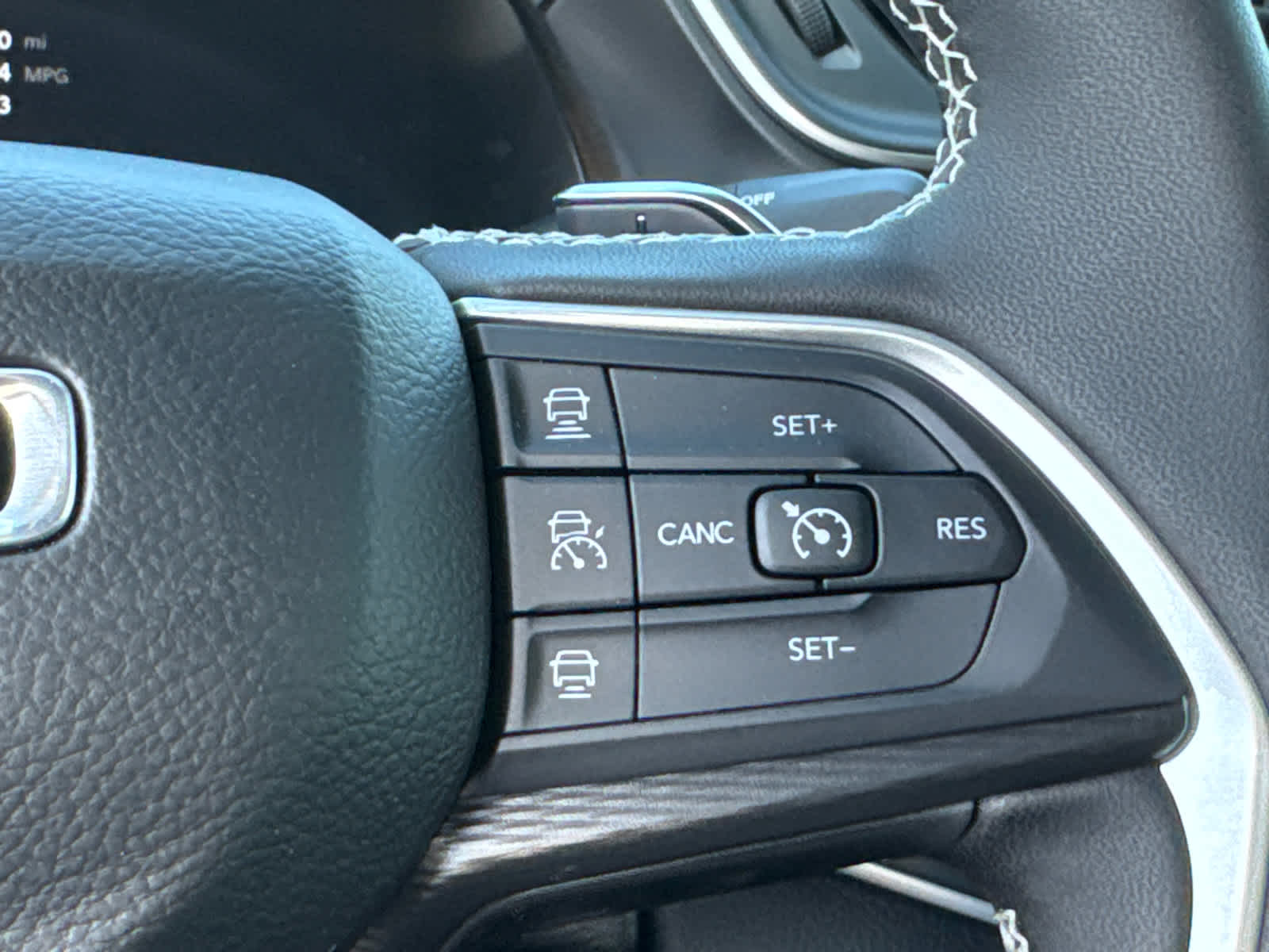 new 2025 Jeep Grand Cherokee car, priced at $40,063