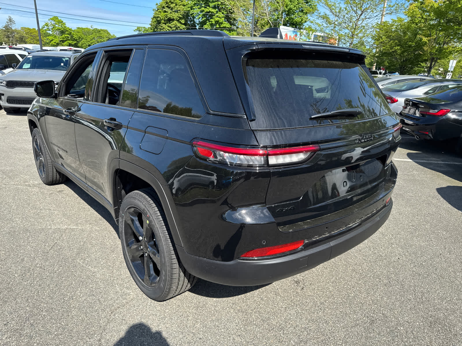 new 2025 Jeep Grand Cherokee car, priced at $40,063