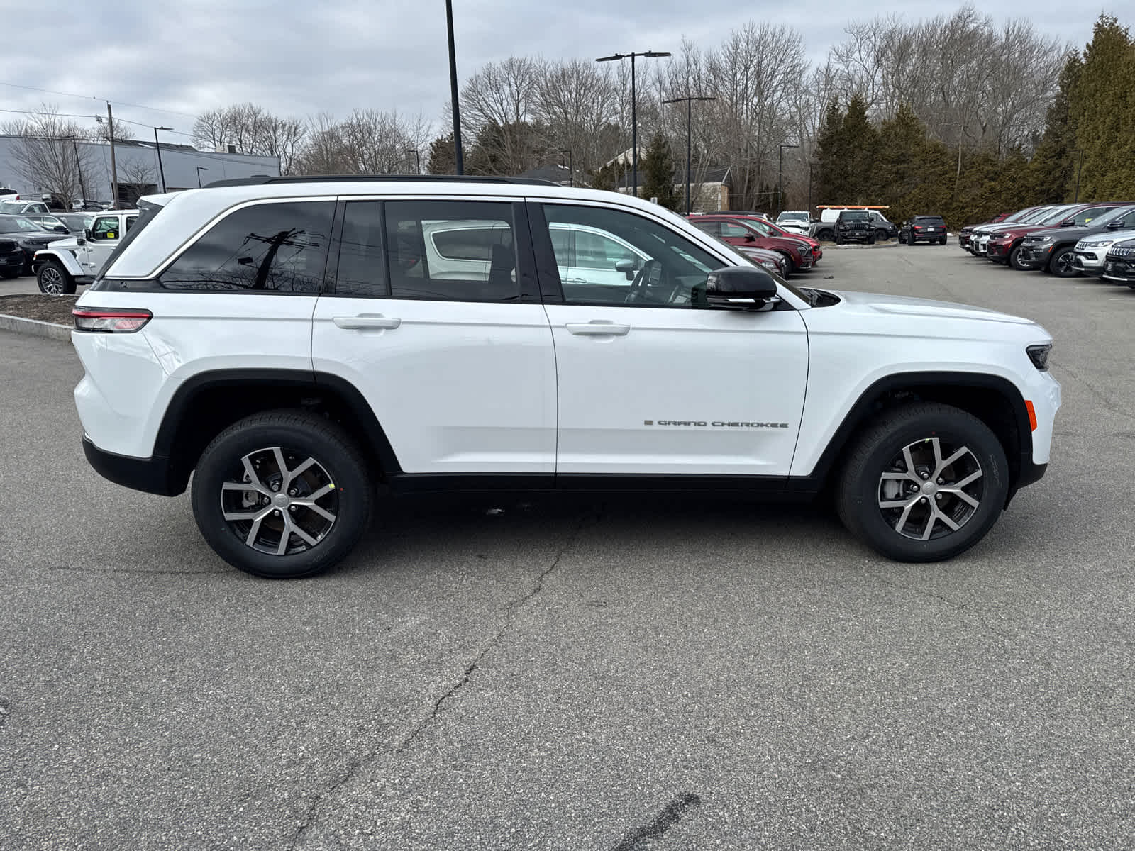 new 2025 Jeep Grand Cherokee car, priced at $42,900