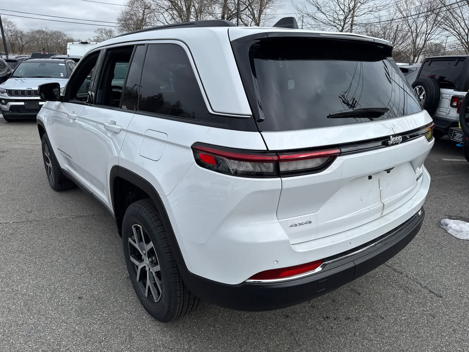 new 2025 Jeep Grand Cherokee car, priced at $42,900