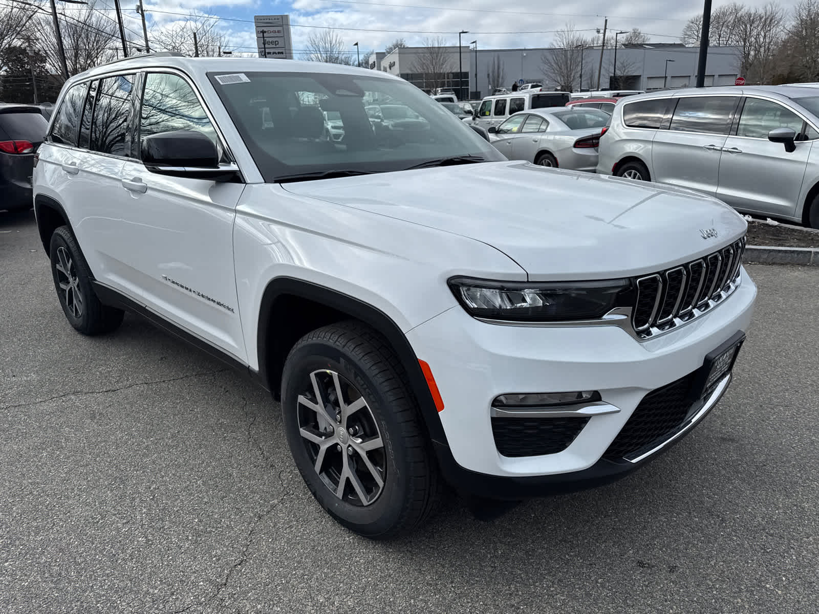 new 2025 Jeep Grand Cherokee car, priced at $42,900