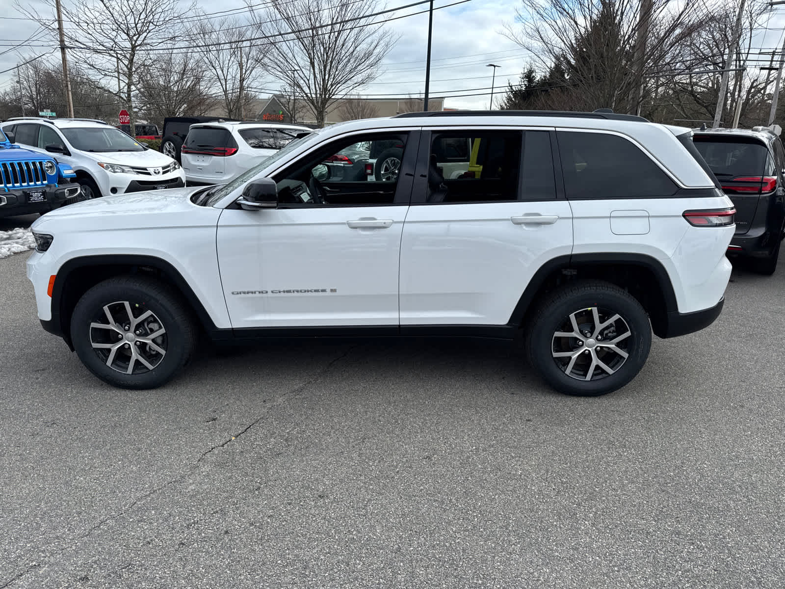 new 2025 Jeep Grand Cherokee car, priced at $42,900