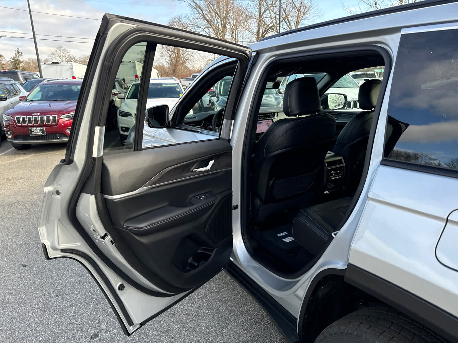 new 2025 Jeep Grand Cherokee car, priced at $43,495