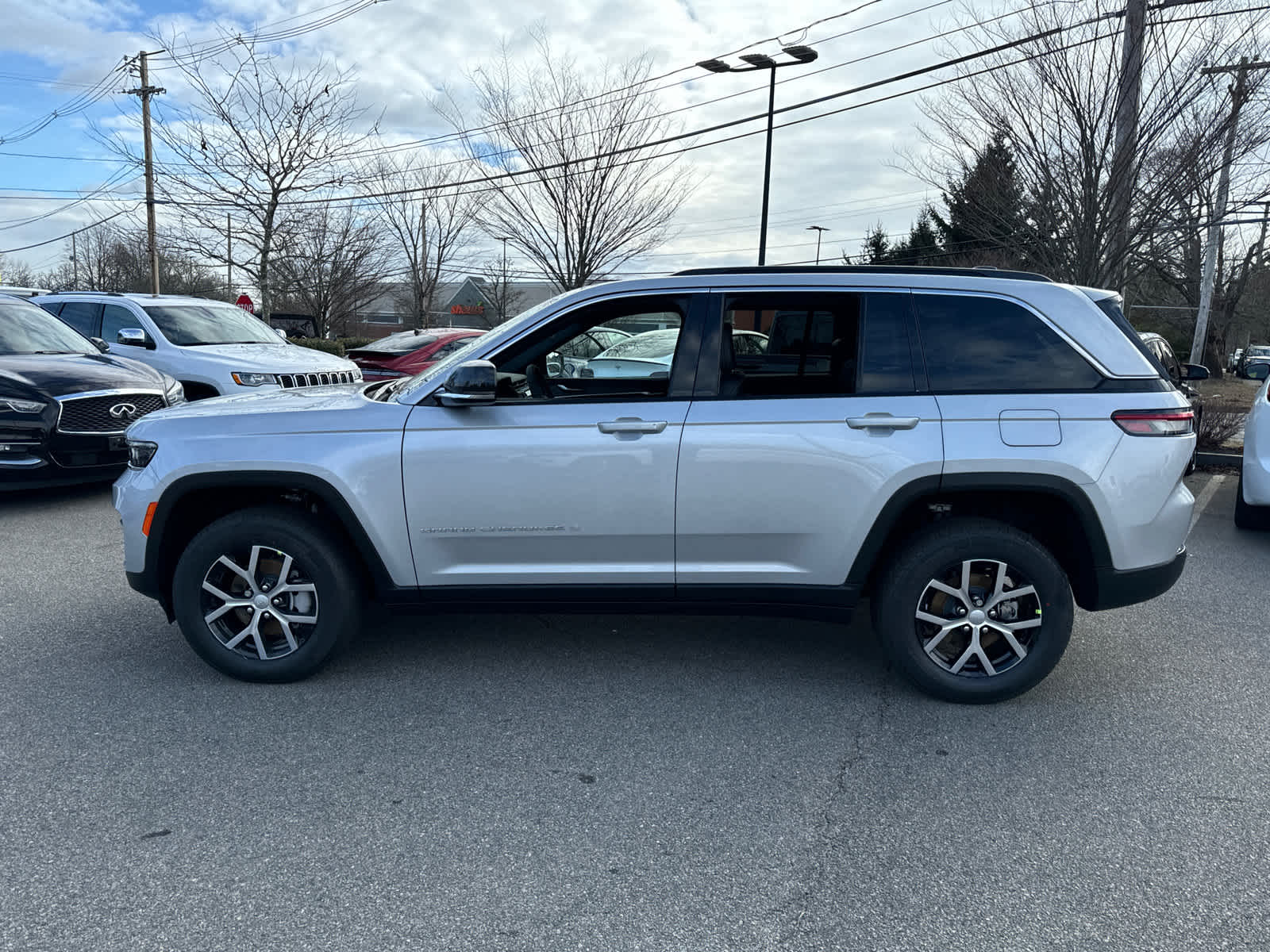 new 2025 Jeep Grand Cherokee car, priced at $43,495