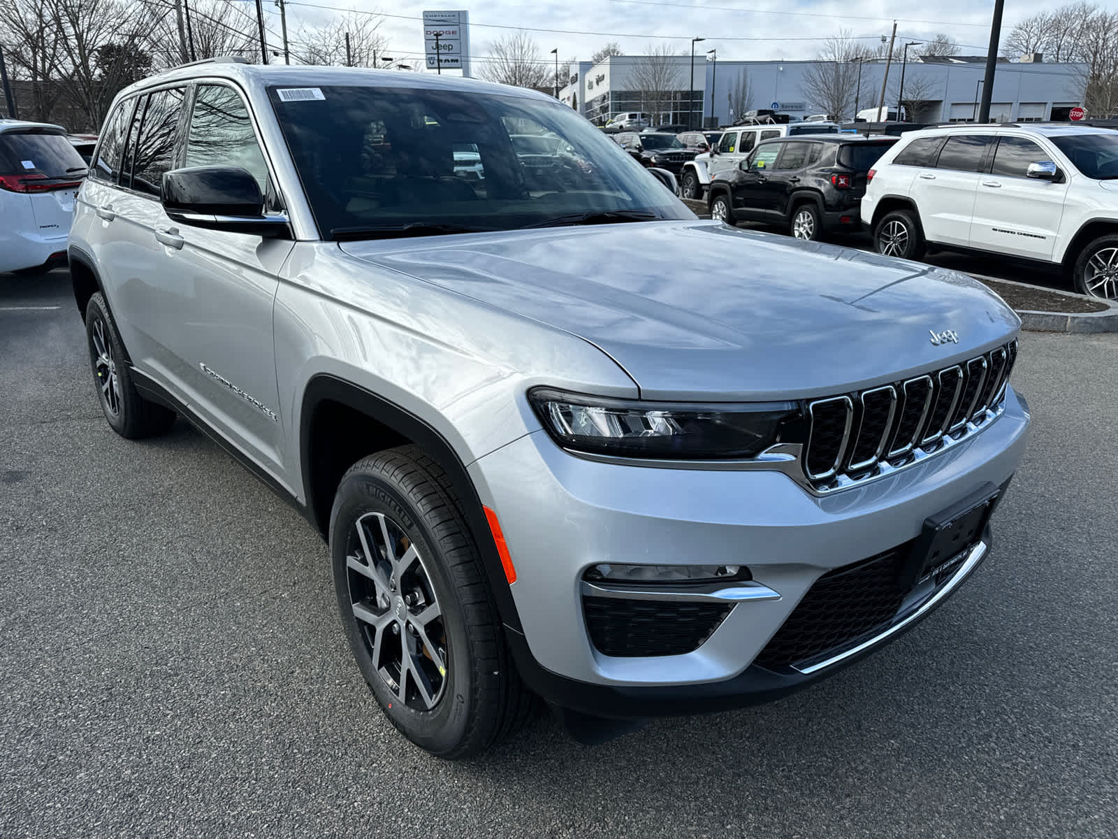 new 2025 Jeep Grand Cherokee car, priced at $43,495