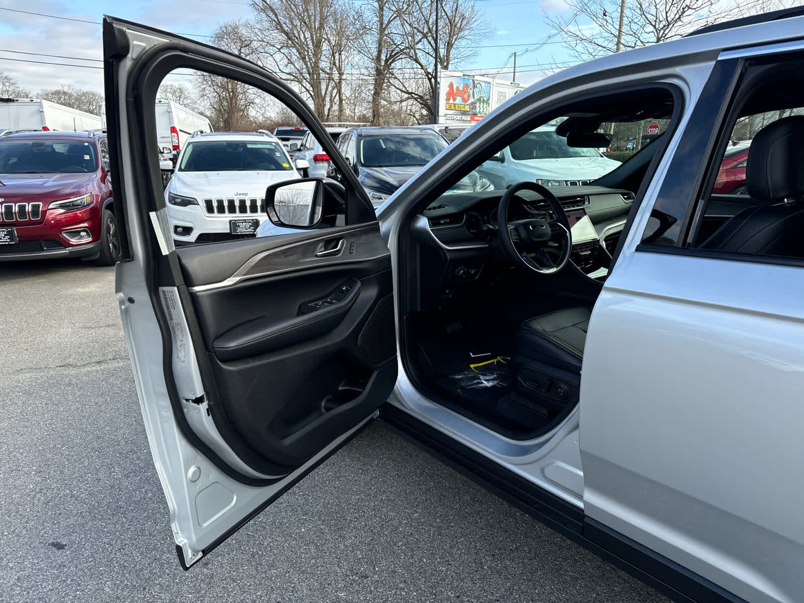 new 2025 Jeep Grand Cherokee car, priced at $43,495